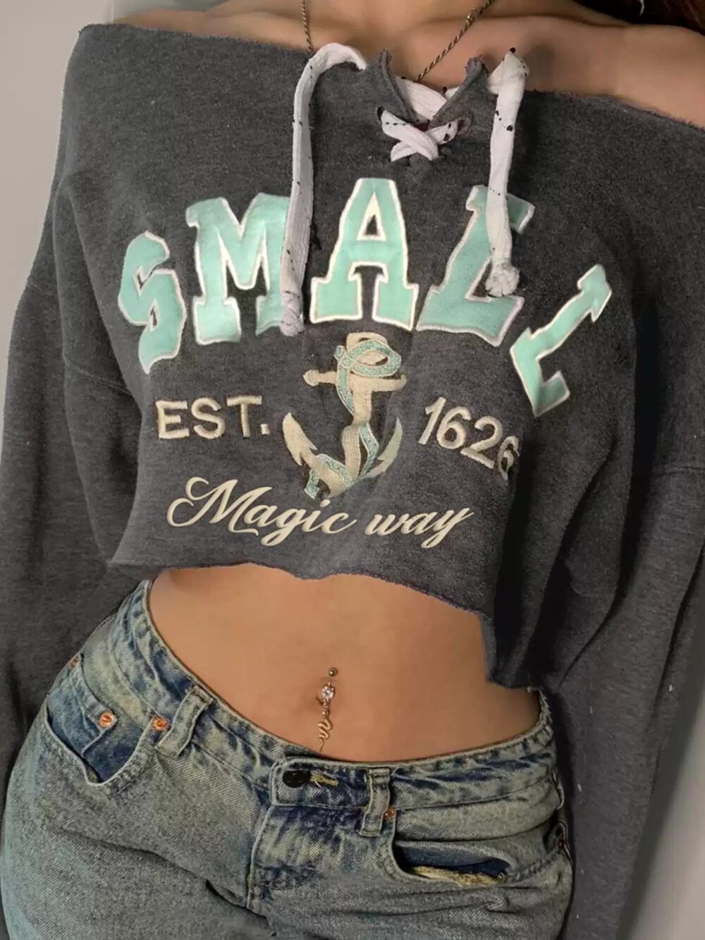 Preppy Style Lace-Up Printed Crop Sweatshirt - Image 3