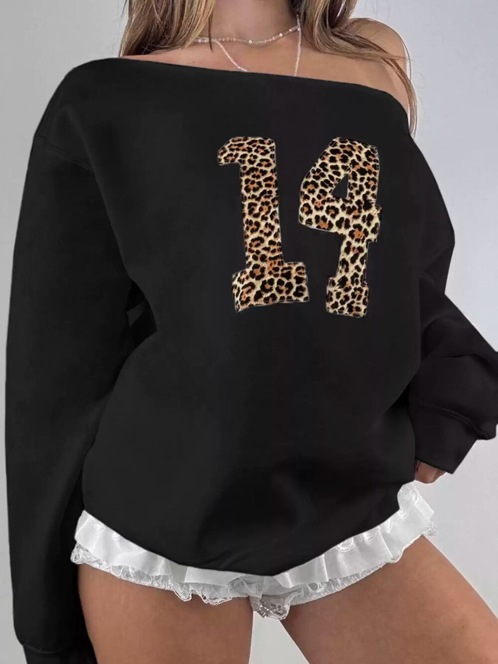One-Shoulder Loose Leopard Print Number Fleece Sweatshirt - Image 3