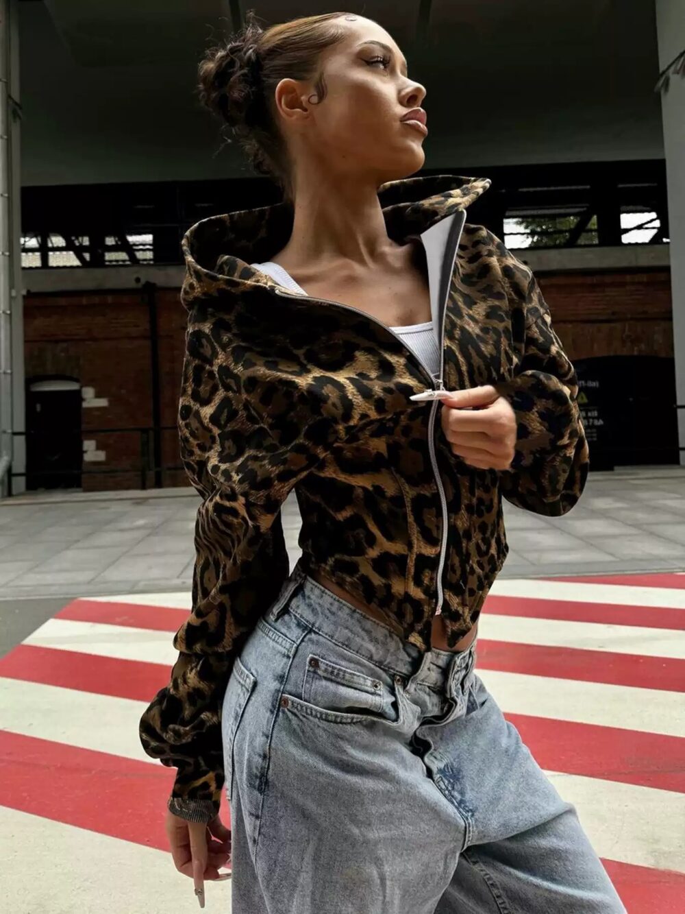 Retro Leopard Print Zip-Up Hooded Crop Jacket - Image 4